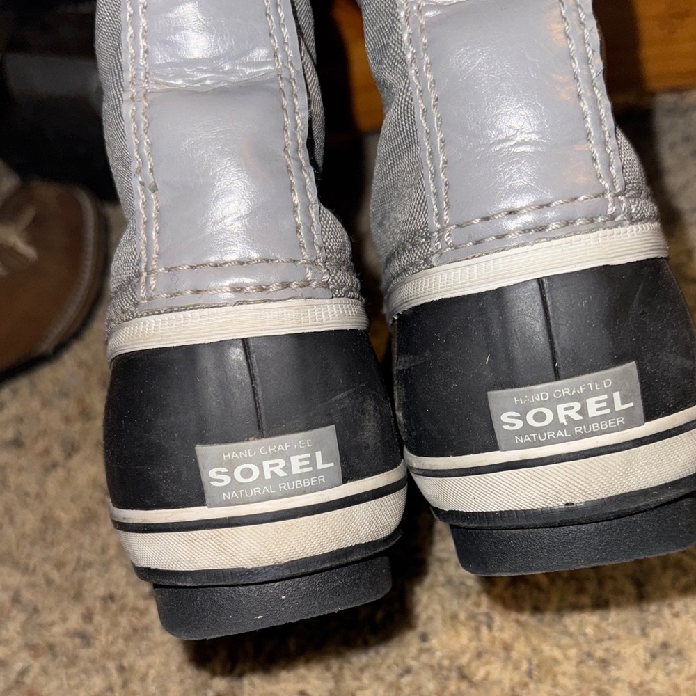 Sorel Gray and Black Boots with White Lining - Picture 6 of 8